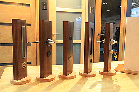 ”CONNOISSEUR【コニサー】”の展示ブースの様子