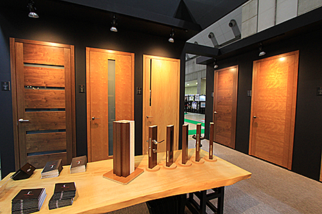 ”CONNOISSEUR【コニサー】”の展示ブースの様子