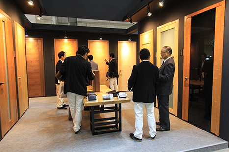 ”CONNOISSEUR【コニサー】”の展示ブースの様子